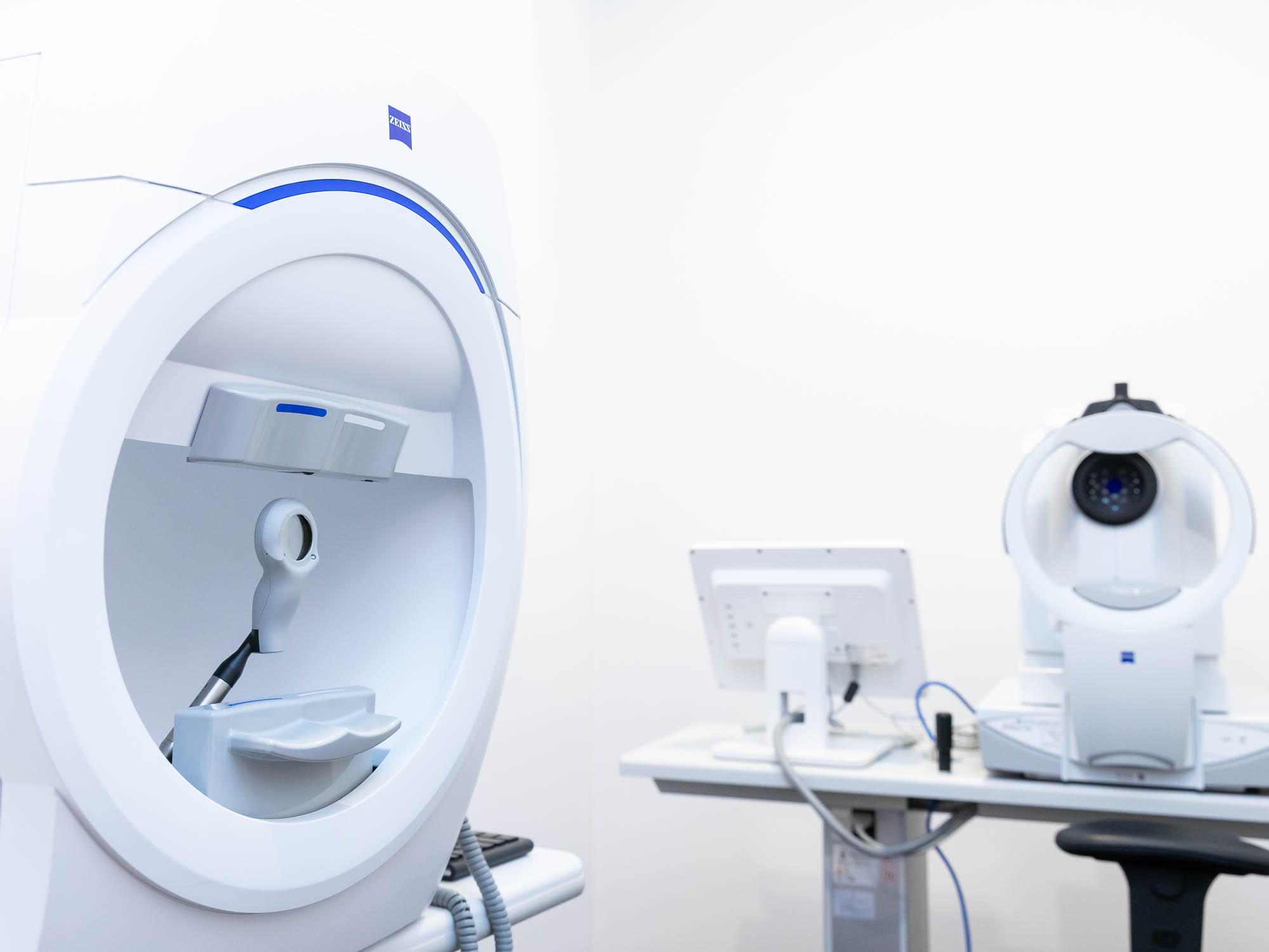 Visual field and eye diagnostic equipment in the clinic